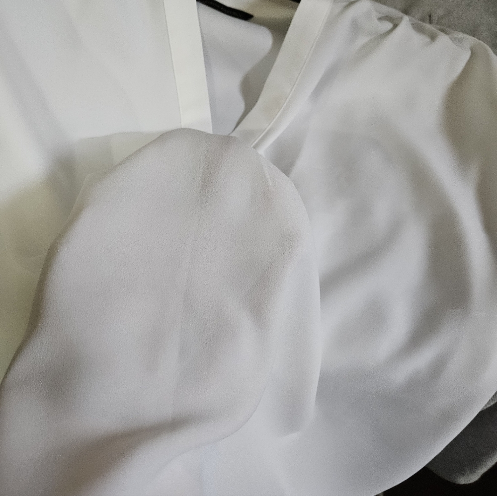 Banana Republic White V-Neck Blouse Size L - Picture 8 of 8